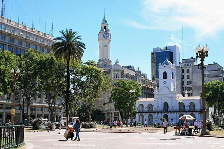 5hs Small Group City Tour of Buenos Aires with Street Food - Plaza de Mayo and the city’s political center