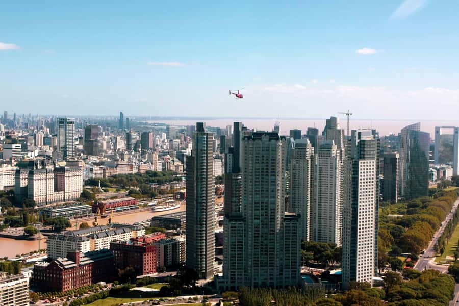 5hs Small Group City Tour of Buenos Aires with Street Food - Retiro and the grand city scale