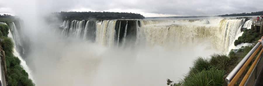Argentinian Falls Tour + Optional Boat Ride (Private) - A guide can turn a busy day into an easy one