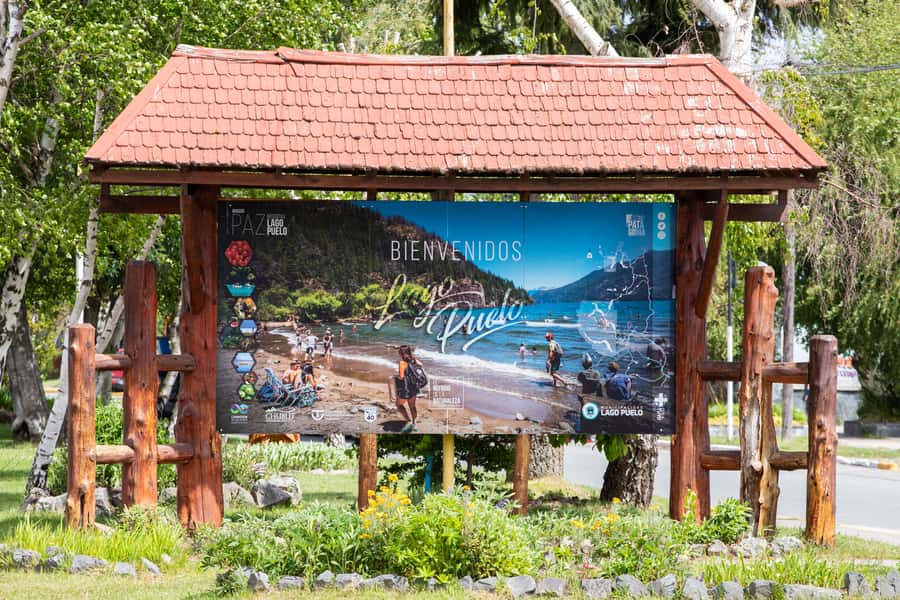 Bariloche: Full-Day El Bolsón and Puelo Lake Tour - Guides, language, and the human side of the day