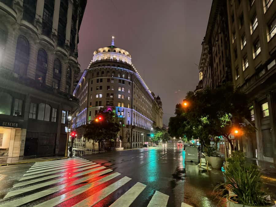 Buenos Aires After Dark: A City Lights & Sunset Experience - The guides make a practical difference