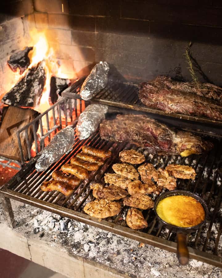Buenos Aires: Authentic Argentine Asado BBQ with Live Music - What the three-hour format feels like