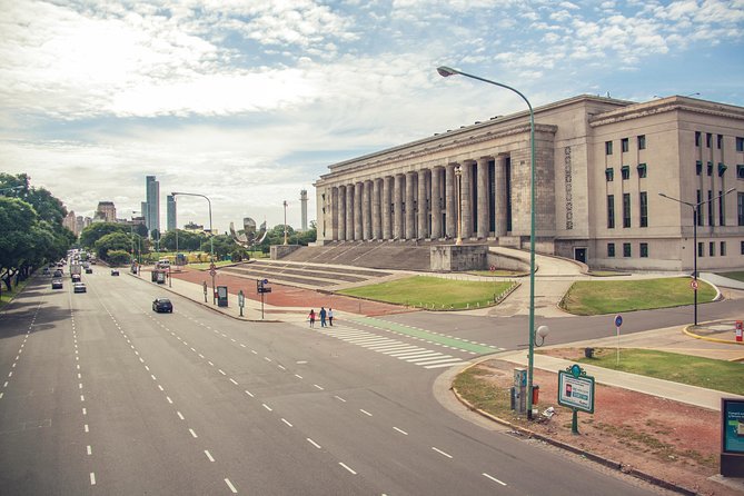 Buenos Aires Bike Tour: North Districts, Recoleta and Palermo - Palermo Woods, roses, and the city’s cultural landmarks