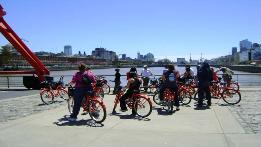 Buenos Aires Bike Tour: South or North Circuit - Plaza de Mayo and Argentina’s civic center