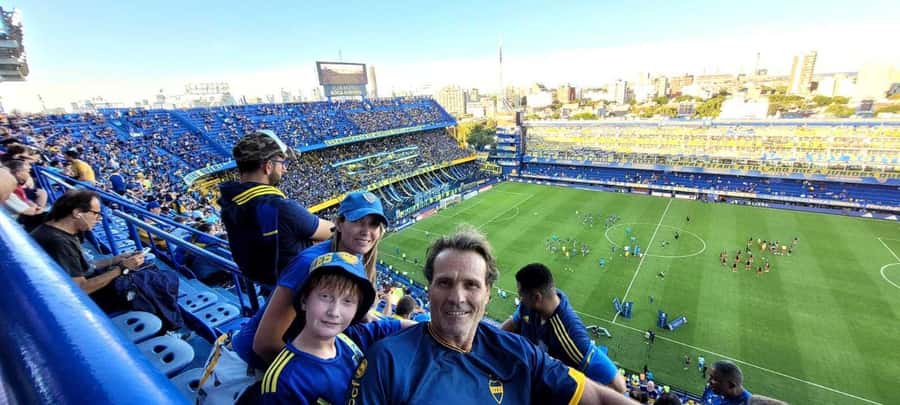 Buenos Aires: Boca Juniors Game with Transport & Local Guide - The pre-match ritual, beer, and choripan