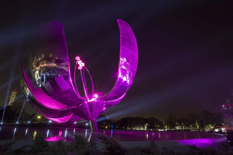 Buenos Aires by Night: Small Group City Tour - Floralis Genérica under the evening sky