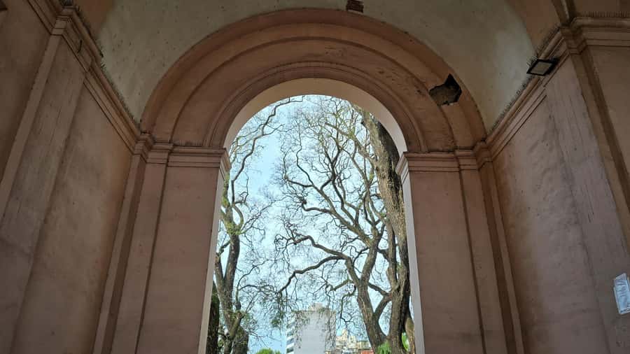 Buenos Aires: Chacarita, The Largest Cemetery In Argentina - Starting at the Main Gate