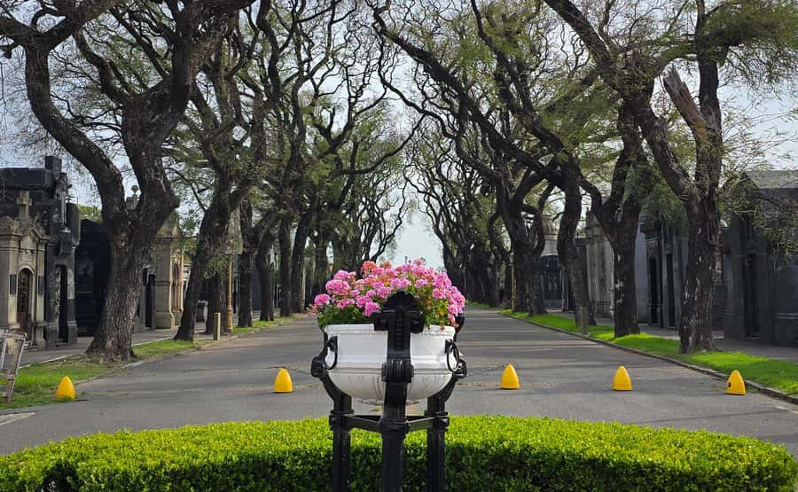 Buenos Aires: Chacarita, The Largest Cemetery In Argentina - The Chacarita Chapel and Panteón VI