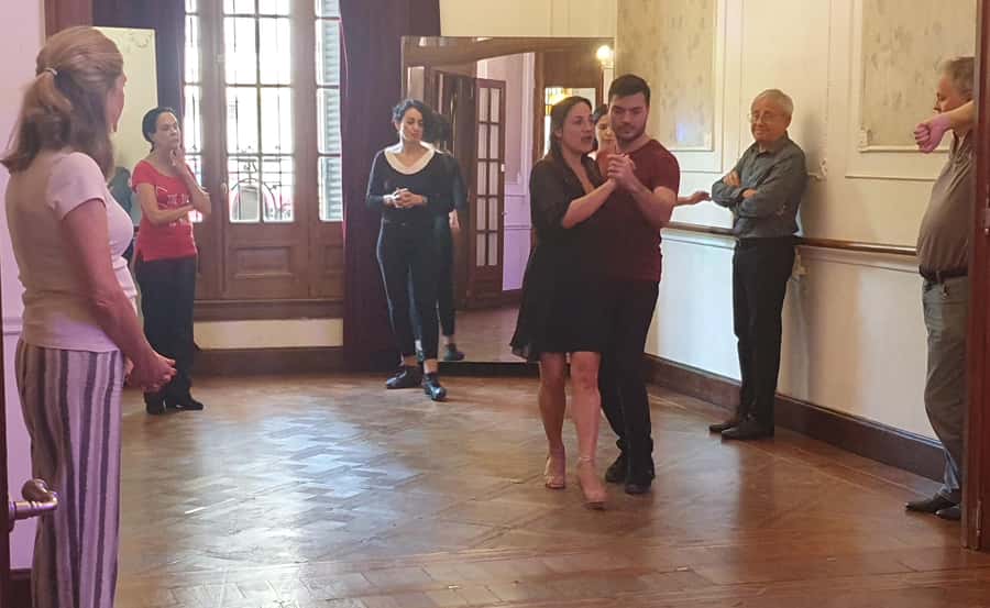 Buenos Aires: Group tango class with mate and snacks - Tango in an Almagro Mansion