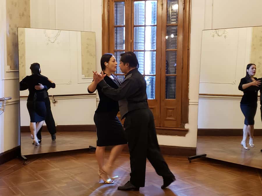 Buenos Aires: Group tango class with mate and snacks - What You Learn During the First Hour