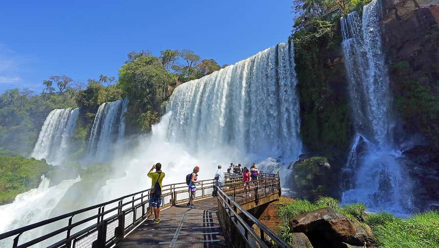 Buenos Aires: Iguazu Falls Private Day Trip with Airfare - Flying to Iguazu and meeting your guide