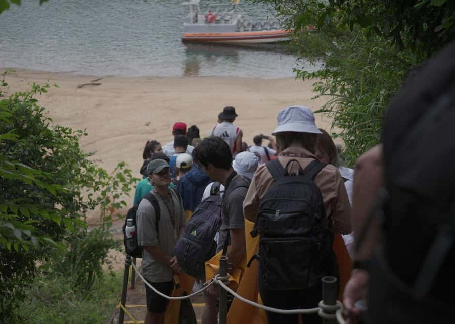 Buenos Aires: Iguazú Falls with Boat Ride & Optional Flight - Is $600 per person good value?