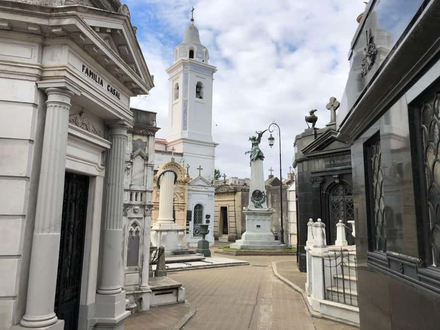 Buenos Aires: La Recoleta Cemetery Guided Tour in English - Why Recoleta Cemetery is worth your time