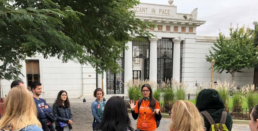 Buenos Aires: La Recoleta Cemetery Guided Tour in English - Evita’s tomb and the difference between fame and grandeur