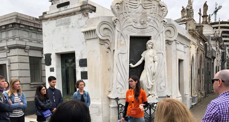 Buenos Aires: La Recoleta Cemetery Guided Tour in English - Presidents, old families, and architecture in stone