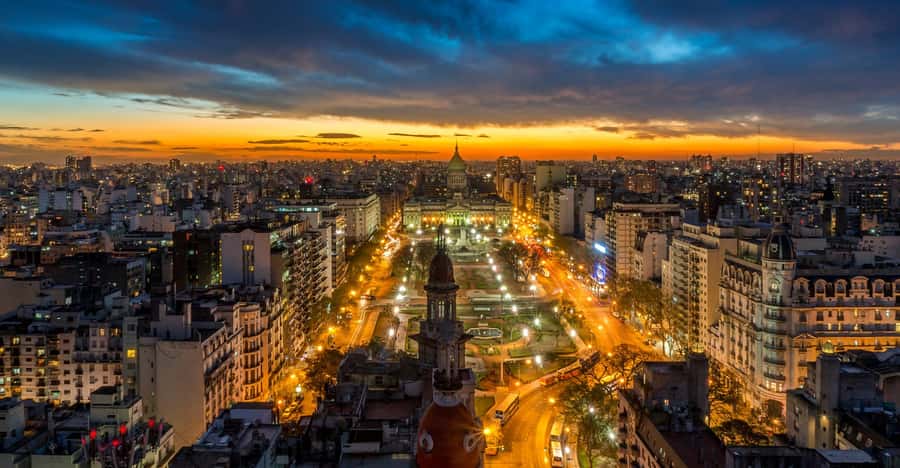 Buenos Aires: Palacio Barolo Guided Night Tour with Wine - Entering the palace and meeting your guide