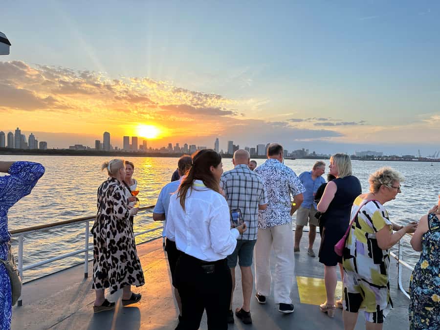 Buenos Aires: Puerto Madero Sunset Cruise with Open Bar - Is the $39 price good value?