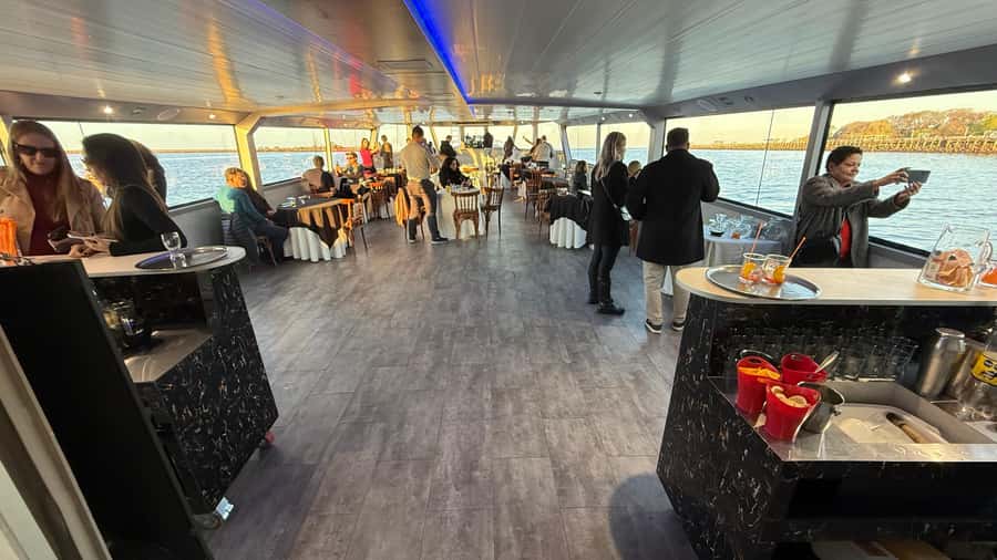 Buenos Aires: Puerto Madero Sunset Cruise with Open Bar - Who will enjoy this most?