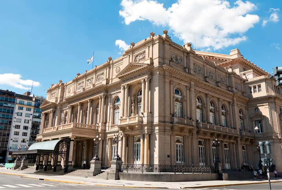 Buenos Aires: Recoleta and Retiro Tip Based Walking Tour - Plaza San Martín and Retiro’s old money