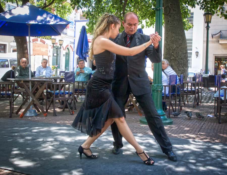 Buenos Aires: San Telmo and Market Guided Walking Tour - What the guides add to the experience