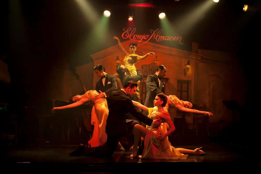 Buenos Aires: Tango Show at El Viejo Almacen - Entering one of Buenos Aires’ old tango houses