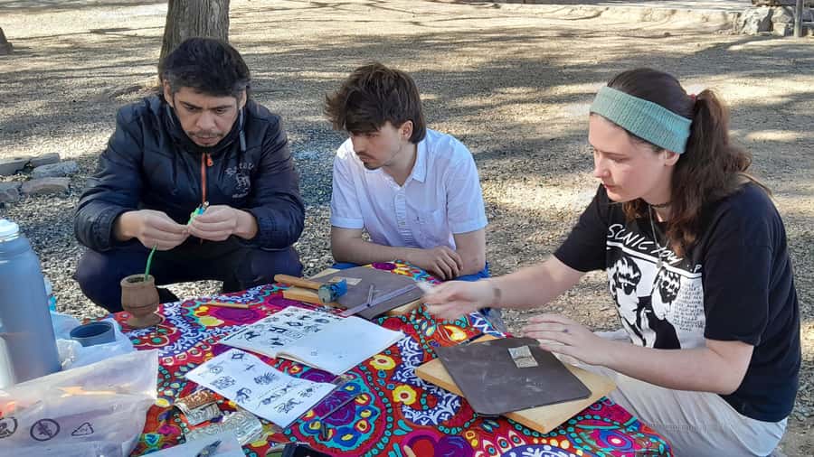 City of Salta: Alpaca and leather handicraft workshop in the open air! - Crafting alpaca at the foot of San Bernardo Hill