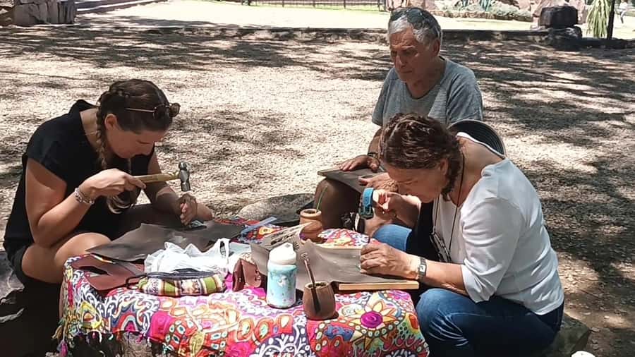 City of Salta: Alpaca and leather handicraft workshop in the open air! - Why the four-person group matters