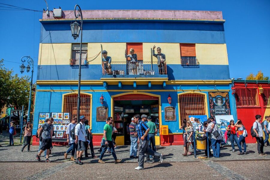 Classic City Tour of Buenos Aires: Neighborhoods and Emblems - Plaza de Mayo: the main history lesson