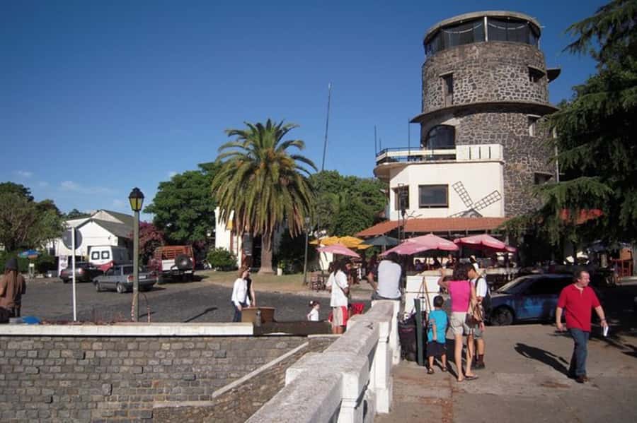 Colonia del Sacramento: Small-Group Day Trip - The guide and the small-group format