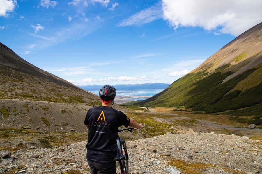 E-BIKE Beagle Viewpoint - Starting in central Ushuaia with a proper bike fitting
