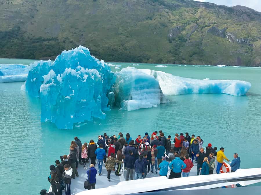 El Calafate: Glaciers Gourmet Experience - Full Day Cruise - Why this cruise is different from a standard glacier boat trip