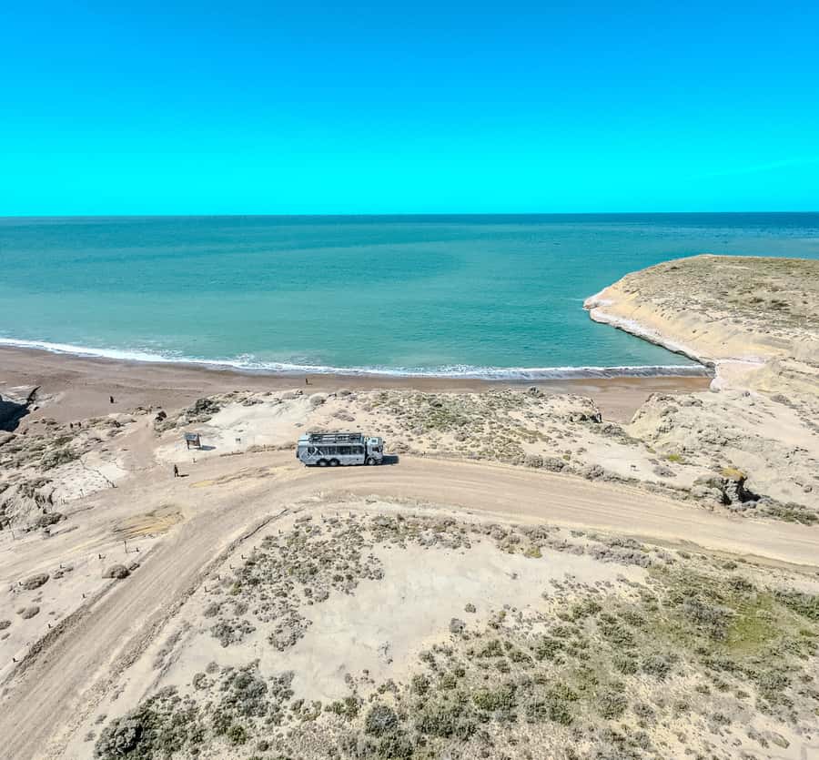 El Calafate: Monte León 4x4 Wolves and Penguins Excursion - Food, guides, and the practical side of the day