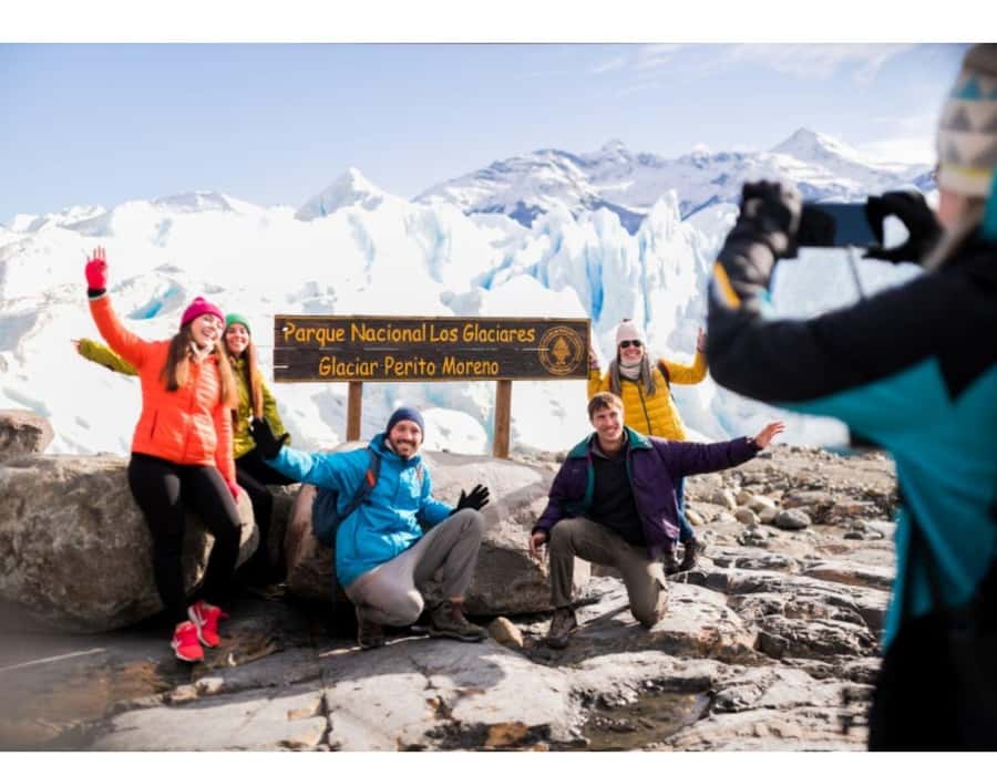 El Calafate: "Perito Moreno Glacier with the Tour - Blue Safari". - Walking 1.5 kilometers through Patagonian forest