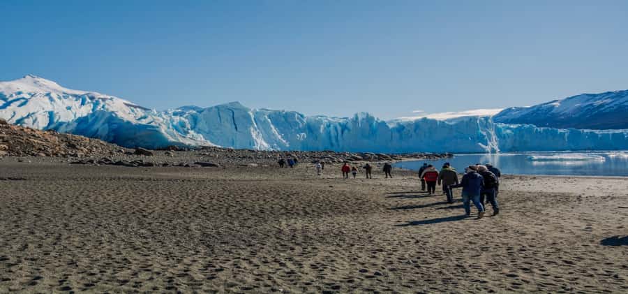 El Calafate: Safari Azul Los Glaciares Trekking Tour - Crossing Lago Rico at Bajo de las Sombras