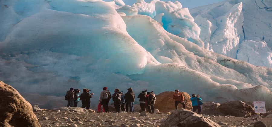 El Calafate: Safari Azul Los Glaciares Trekking Tour - Walking to the ice edge