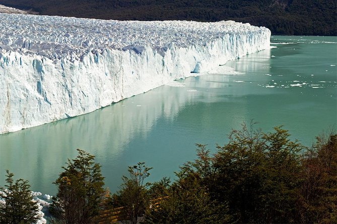 Excursion to the Perito Moreno Glacier, with guide and transfer to / from the hotel - Lunch, steps, and weather planning