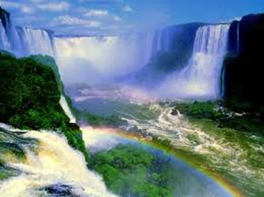 Explore Iguazu Falls in Brazil: An Unforgettable Experience - The Rodovia das Cataratas and park arrival