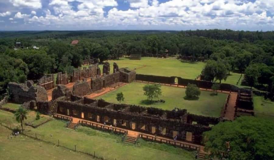 Foz do Iguaçu: Wanda Mines and San Ignacio Ruins Day Trip - Crossing From Brazil Into Argentina