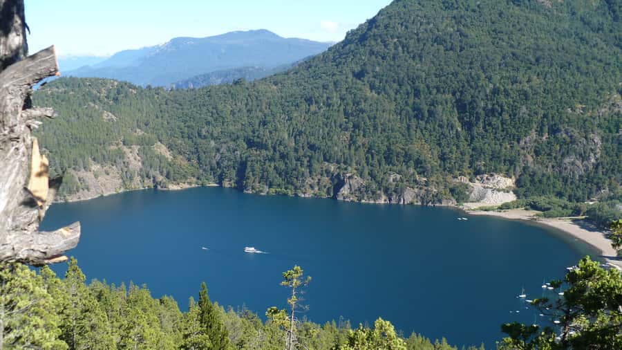 From Bariloche: San Martin de los Andes and 7 Lakes Circuit - Leaving Bariloche by Route 40
