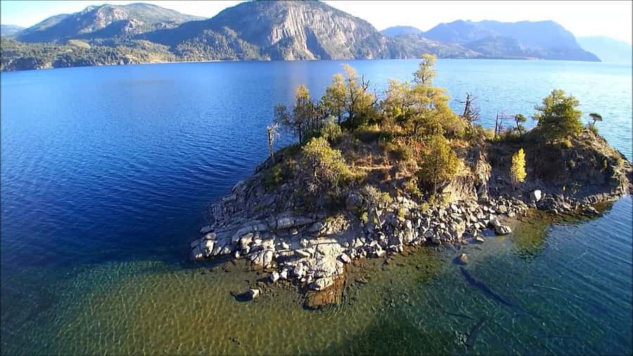 From Bariloche: San Martin de los Andes and 7 Lakes Circuit - Machonico’s dark-blue water
