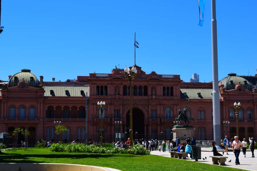 From Colonialism to Eclecticism, Buenos Aires arquitectonica - Reconquista Street and the Banco Hipotecario facade