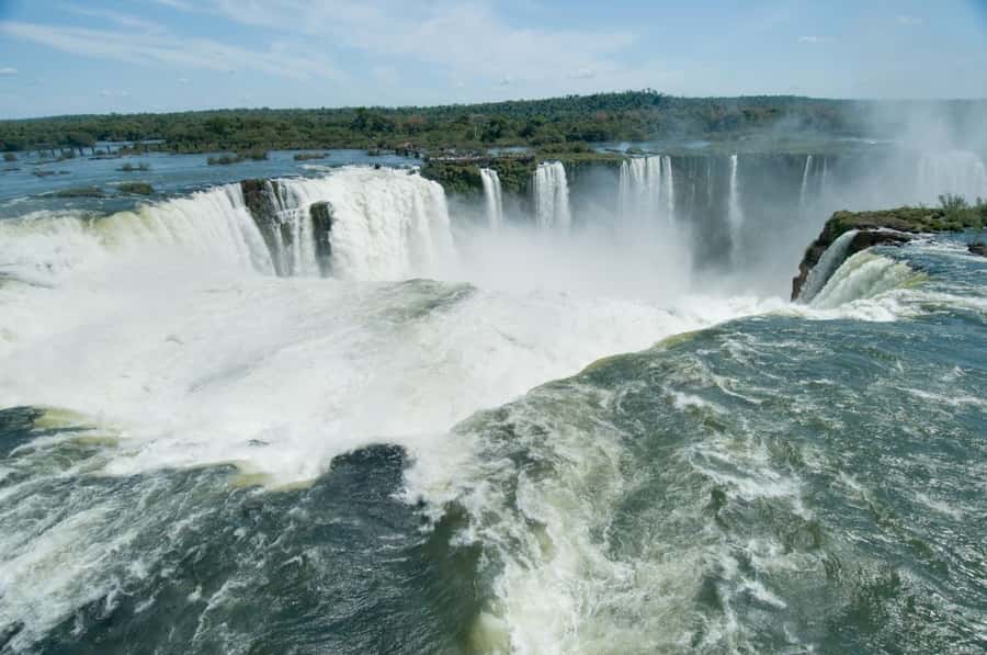 From Foz do Iguaçu: Argentinean Falls Tour with Pickup - Why Argentina feels different from Brazil