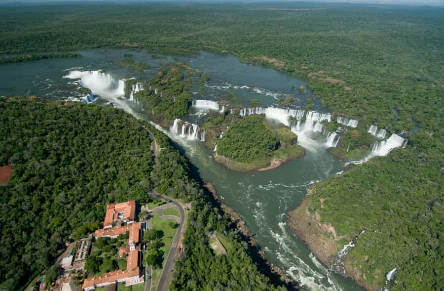 From Foz do Iguaçu: Argentinean Falls Tour with Pickup - Guides and communication
