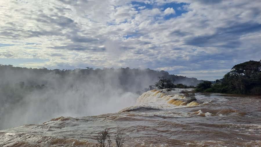 From Foz do Iguaçu: Iguazú Falls Boat Ride Argentina - The Upper Circuit and the value of walking