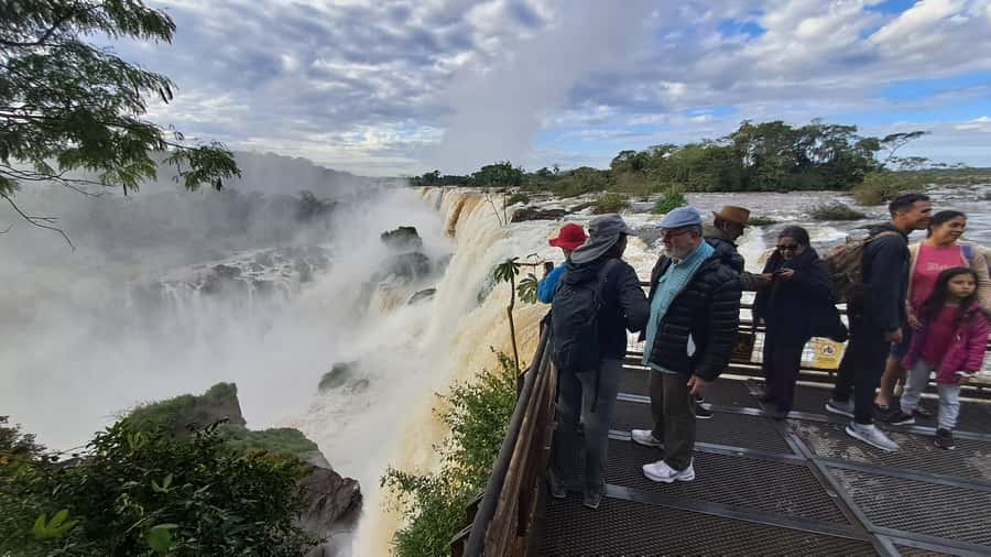 From Foz do Iguaçu: Iguazú Falls Boat Ride Argentina - Guides, languages, and how the day feels