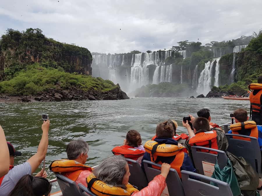 From Foz do Iguaçu: Iguazú Falls Boat Ride Argentina - Pickup from Foz do Iguaçu and the border crossing