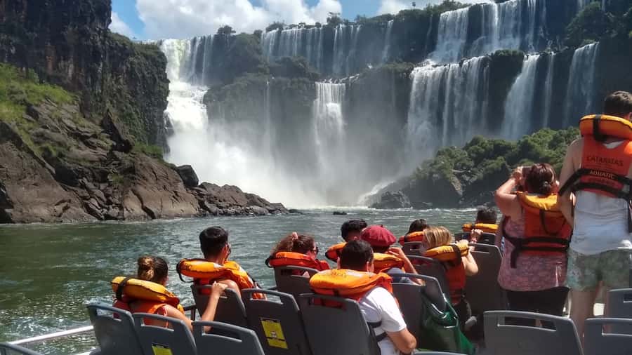 From Puerto Iguazu: Argentinian Iguazu Falls with Boat Ride - From Puerto Iguazu to the park entrance
