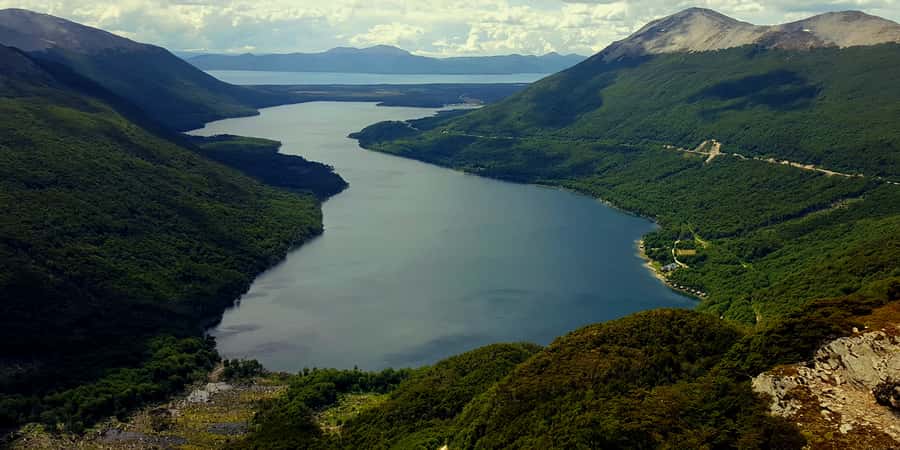 From Ushuaia: Private Fagnano Lake 4WD Tour - Choosing between huskies and local gin