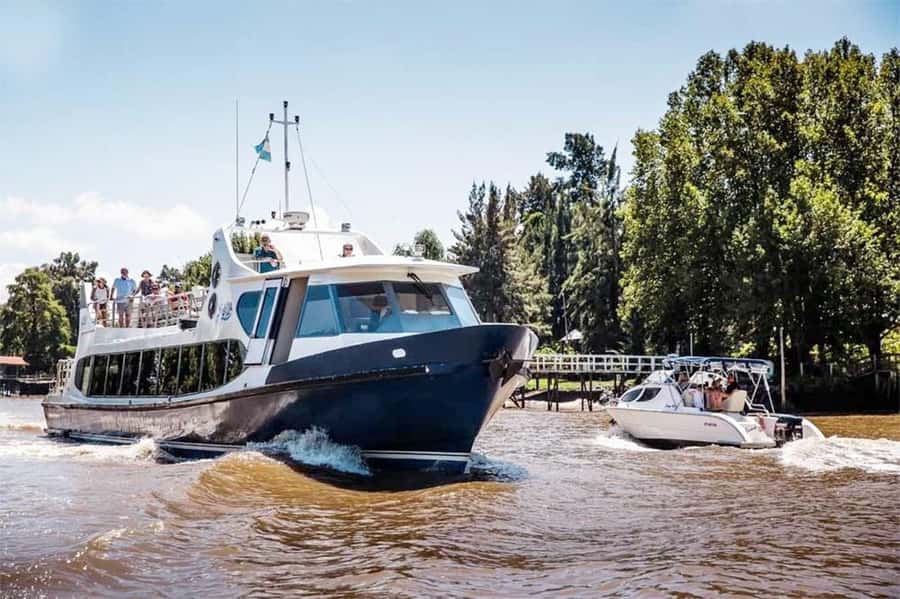 Full Day City Tour Buenos Aires, Recoleta Cemetery and Tigre - Plaza de Mayo and the symbols of Argentina