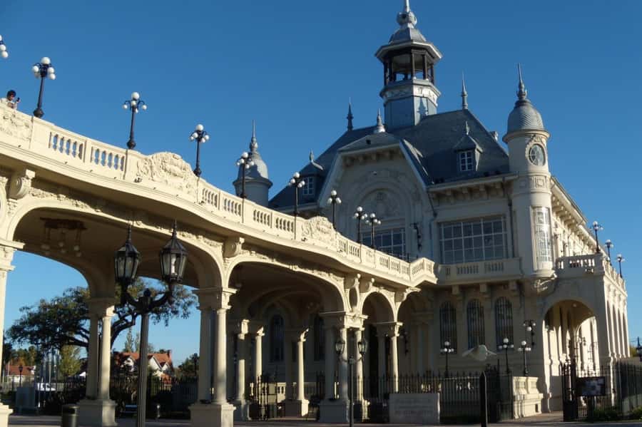 Full Day City Tour Buenos Aires, Recoleta Cemetery and Tigre - Puerto Madero and Palermo Soho from the road